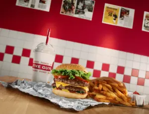Five Guys kan nu leveres i København via Uber Eats 1